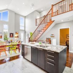 Beautiful 3BR Old Town Home Steps to Queen St
