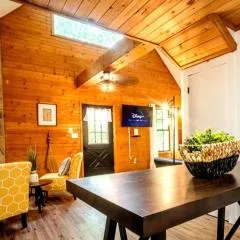BEES KNEES A-frame Cabin for 2 hot tub wifi