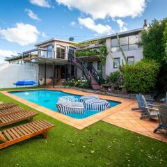 The Yard - Comfortable Home in Riverside