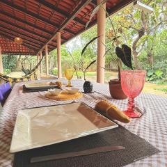 Chalé Pequi com Ar-condicionado, Escritório e Natureza