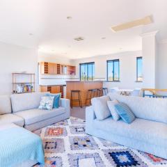 7 Steps to Beach Seaside Serenity 4BR with 2 Car Bays