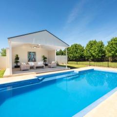 Putta Bucca Manor Poised Poolside Country Living