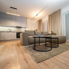 Luxury Apartment with Jacuzzi Parking & Terrace by Renters Prestige