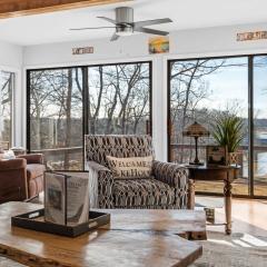 Lakefront Home Serene Views & Deck Near Mammoth Cave