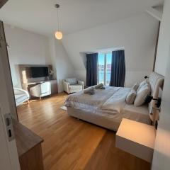 Modern Ku’damm Luxury Home For 14 I