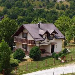 Vikendica u srcu Bjelasnice