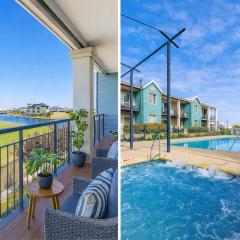 Luxurious apartment- pool- spa- walk to foreshore and town centre