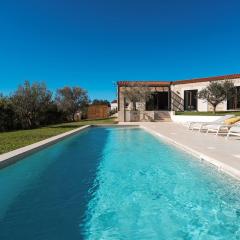 Einzigartiges Steinhaus mit Privatpool, großem Garten, Grill, Liegen