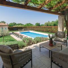 Mediterrane Steinvilla mit beheiztem Privatpool, aromatischen Mittelmeerpflanzen