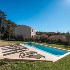 Mediterrane Steinvilla mit Privatpool, toller Aussicht, starkem WiFi, BBQ