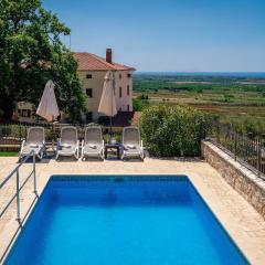 Einzigartige Villa mit Salzwasserpool, Panoramablick, Bikes, Trampolin, Tischtennis