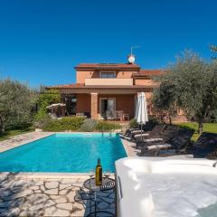 Bezaubernde Villa mit Meerblick, Jacuzzi, Babybett, Grill