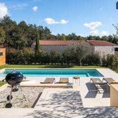 Malerische Steinvilla mit Privatpool, fantastischem Panoramablick, Garten und Grill