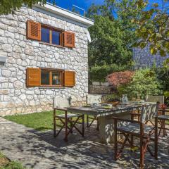 Rustikales Steinhaus nur 300 Meter zum Strand mit 3 Parkplätzen, Meerblick, Garten