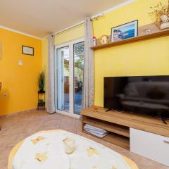 Charmantes Apartment nur 250 Meter zum Strand mit Privatparkplatz, Grill, WiFi