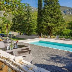 Bezauberndes Apartment mit mediterranem Garten, Pool, Hochstuhl, Babybett, BBQ