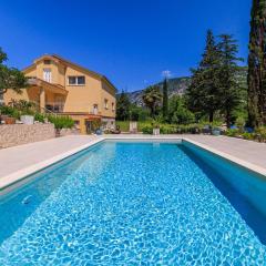 Traumhaftes Apartment mit Pool, mediterranem Garten, Grill, Babybett, WiFi