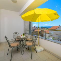 Ausgefallenes Apartment nur 650 Meter zum Sandstrand mit Meerblick