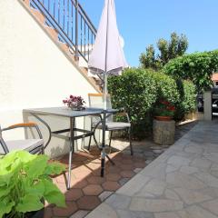 Lichtdurchflutetes Apartment nur 400 Meter zum Strand mit Meerblick, WiFi, Klimaanlage