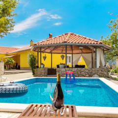 Herrliche Finca mit Privatpool, Garage, Spielplatz, Gasgrill, Steingrill, WiFi