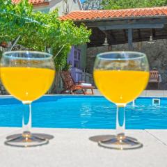 Mediterrane Steinfinca mit Privatpool, Privatparkplatz, BBQ-Bereich, Waschmaschine