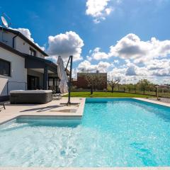 Beeindruckende Villa mit Sauna, Privatpool, Whirlpool, Panorama Meerblick