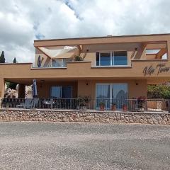 Apartman Twins 1 by Villas Guide