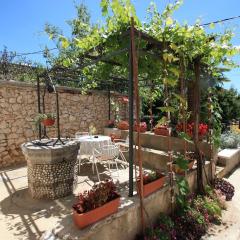 Vintage Apartment nur 175 Meter zum Strand mit Meerblick, Privatparkplatz, Klima