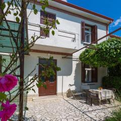 Charmantes Ferienhaus in traumhafter Lage nur 500 Meter zum Strand mit Parkplatz, Grill