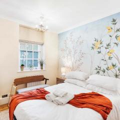 Unbeatable Location, Peaceful Cozy Flat