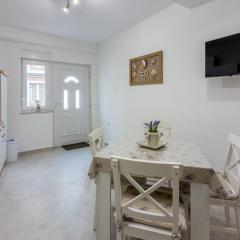 Zentrales Apartment nur 250 Meter zum Strand mit Privatparkplatz