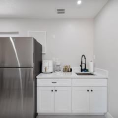 Pet Friendly Studio Unit Near Downtown and Parks - 20 mi to Disney