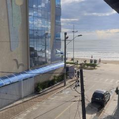 Apartamento compartilhado na quadra do mar