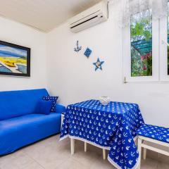 Charmantes Studio-Apartment mit Liegestühlen im mediterranem Garten