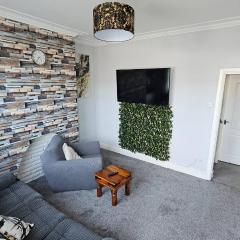 Charming 3-Bedroom Home in Doncaster, Perfect for Family, Friends Contractors