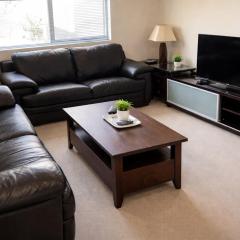 City 3BR 3 Ensuite Townhouse Parking Balcony