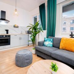 Modern Suite - Perfect for 5 Guests - 2 Balcony - Netflix - by Smart Home