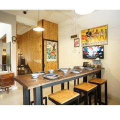 Knocknock 70s Home, Jonker Free Parking, 10-18pax