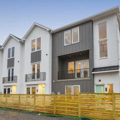 Stylish 3BR Townhome - 3 Mi to Broadway & Ryman