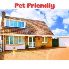 Amazing Cottage set in Tranquil Hamlet nr Beach & Attractions - Perfect for Couples & Family's, Large Garden, Private Parking & Pets are Welcome too!