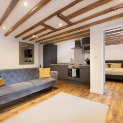 Spacious 1 Bedroom Flats by Banbury High Street