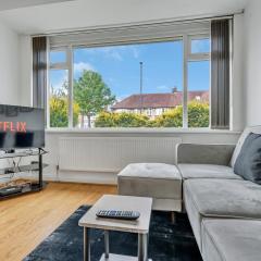 7 Beds, 4 Bedrooms, Parking, Close to Station