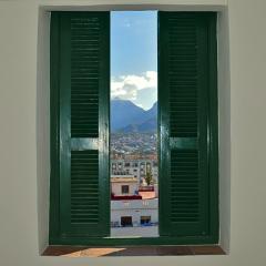 Luxurious apartment at top location with scenic mountain view