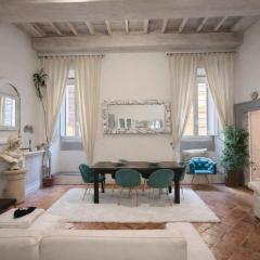 Luxury Apartment in Via dei Cartari Spacious, Elegant, Central Rome