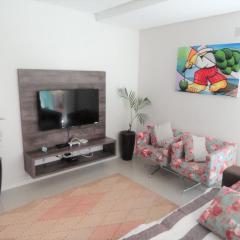 Apartamento Térreo, Espaçoso, próximo à Praia!