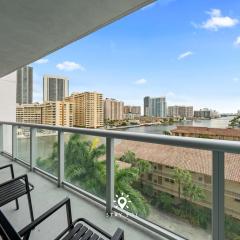 Amazing Apartment with Bay View Balcony Near Beach