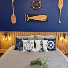 Explorer Bar - Sea Breeze Room