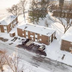 Modern 1BR Apt | Near Lake & Downtown