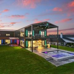 Luxe Lakefront with boat dock, kayaks, pool & spa!