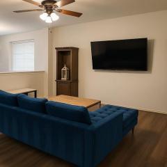 Huge family house with Private Backyard, convenient location